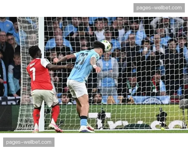 曼城半场成功传球242次对阿森纳131次，中场传导优势明显